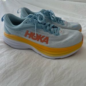 Women’s Hokas Bondi 8 Size 9.5 Lightly Worn Perfect Condition